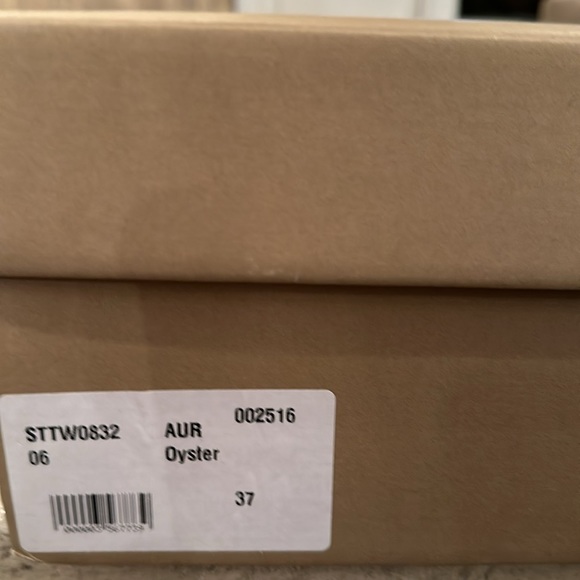 ESSEutESSE SILVER Sandals sz7 NEW - Picture 6 of 6